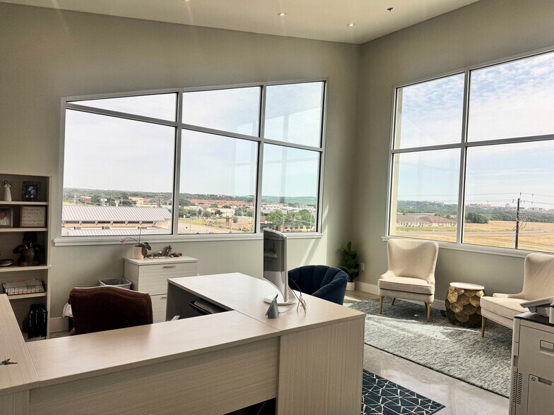 More Photos Of 330 Wonder World Dr, San Marcos Loft Creative Space For Sale