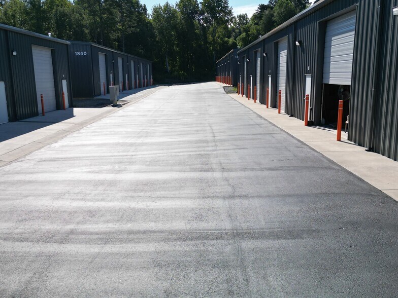 More Photos Of 1850 Chespark Dr, Gastonia Warehouse For Lease