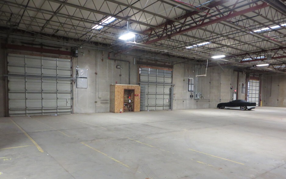 More Photos Of 6450 E Yellowstone Hwy, Evansville Warehouse For Lease