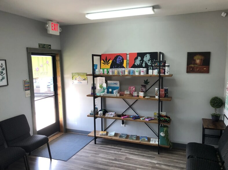 More Photos Of 814 S Main St, Lapeer Office For Lease