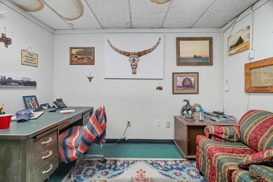 More Photos Of 257 Butternut St, Abilene Showroom For Lease