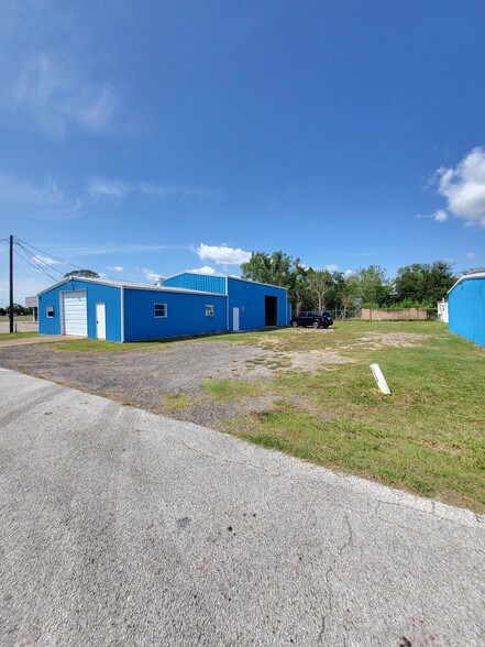 Primary Photo Of 1 0 7 E. M U R R A Y, Angleton Warehouse For Sale