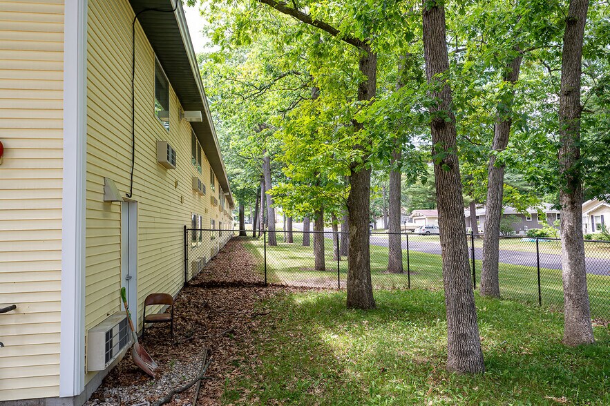 More Photos Of 461 Munson Ave, Traverse City Hotel For Sale