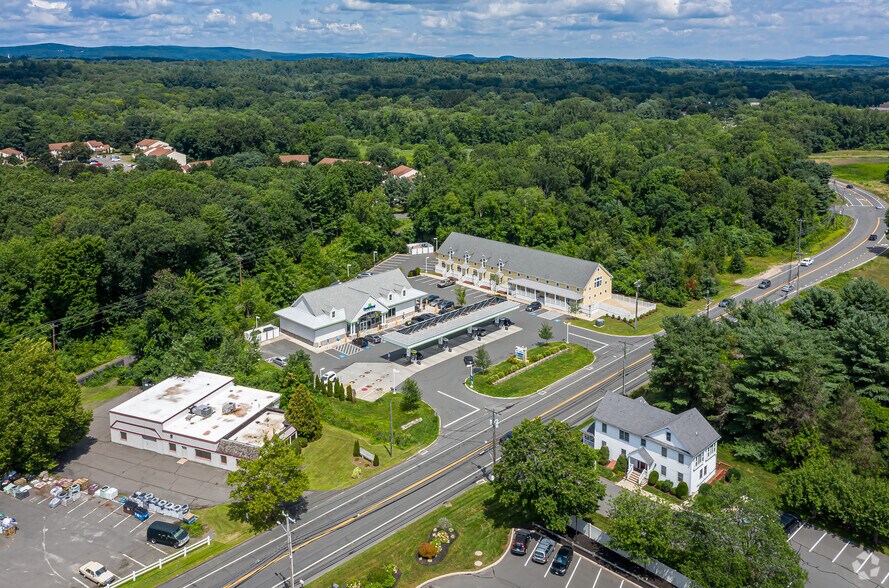 More Photos Of 153-155 Hopmeadow St, Simsbury Freestanding For Lease