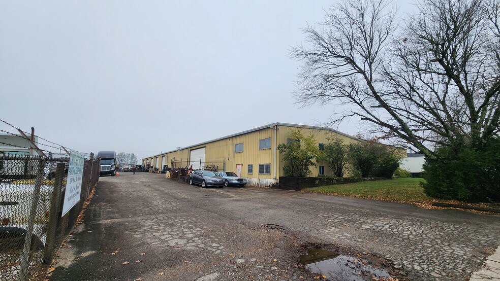 More Photos Of 284 Blue Sky Pky, Lexington Warehouse For Sale