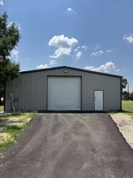 More Photos Of 382 Ranch Trl, Rockwall Warehouse For Sale
