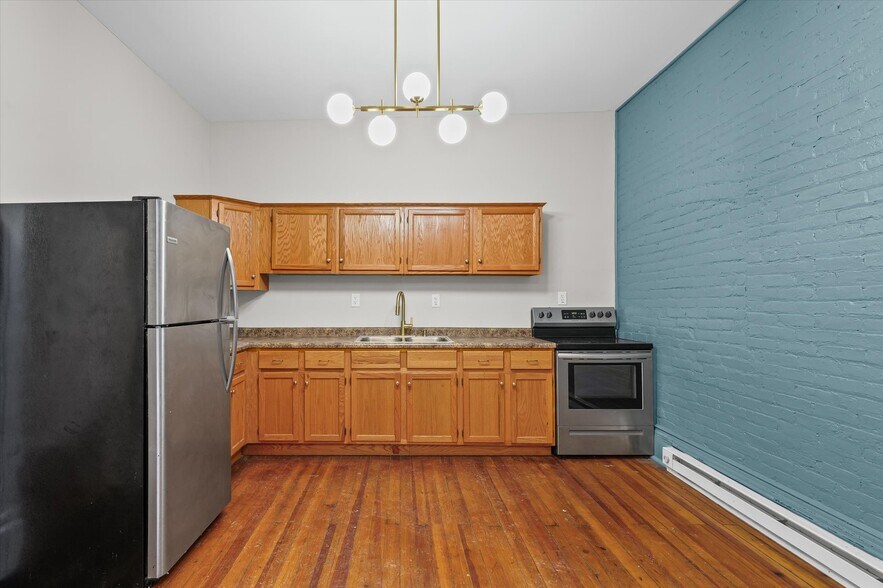 More Photos Of 125 S Market St, Paxton Specialty For Sale