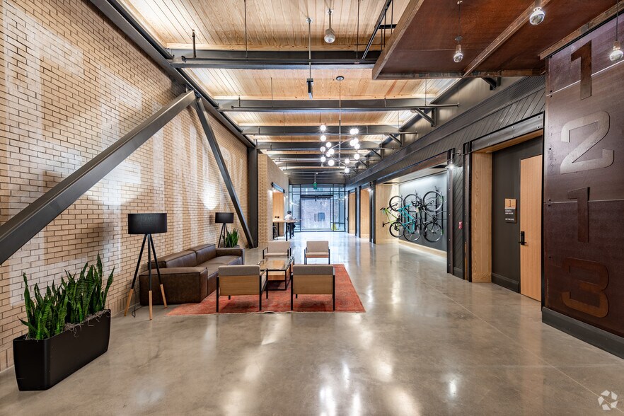 More Photos Of 1213 W Morehead St, Charlotte Coworking Space