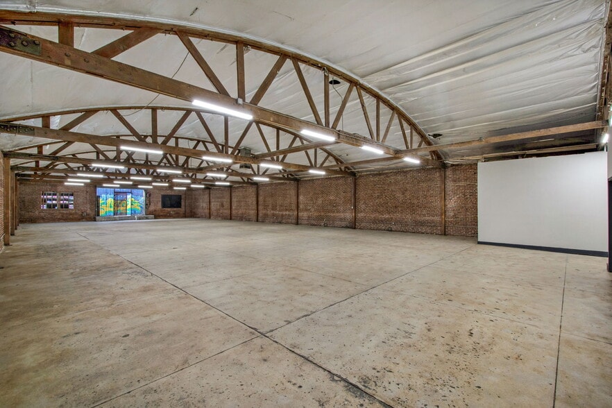 More Photos Of 236 W 18th St, Los Angeles Warehouse For Sale