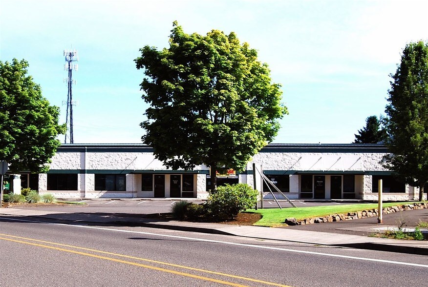 More Photos Of 300 S Redwood St, Canby Flex For Lease