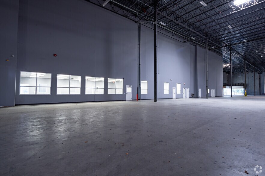 More Photos Of 10120 Fischer Rd, Von Ormy Distribution For Sale