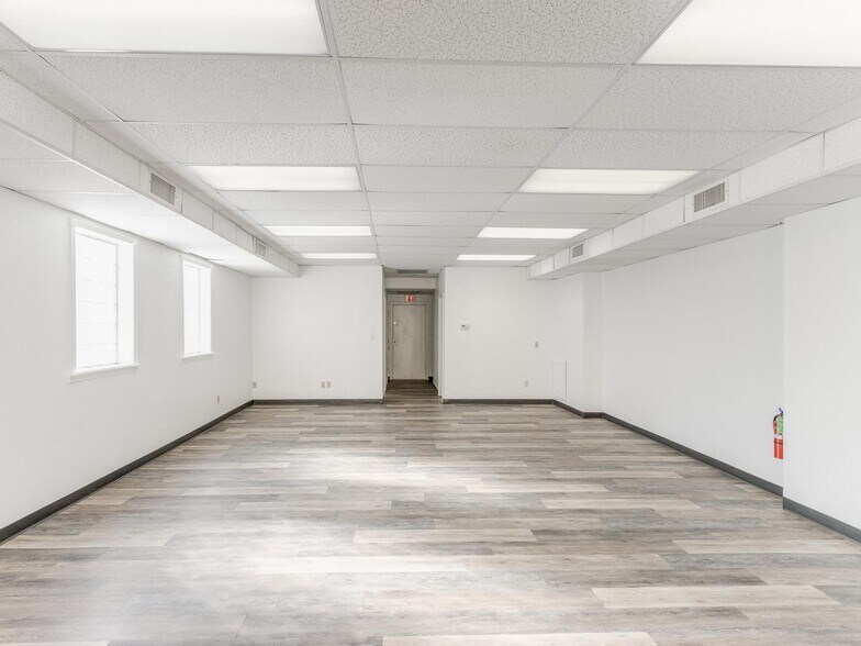 More Photos Of 120 Thompson Dr, Norman Storefront For Lease