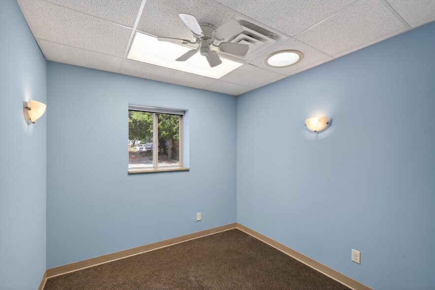 More Photos Of 133 N Glendale St, Wichita Office For Sale