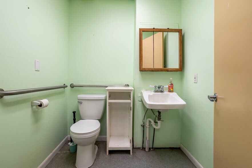 More Photos Of 4 E Glenolden Ave, Glenolden Office For Sale