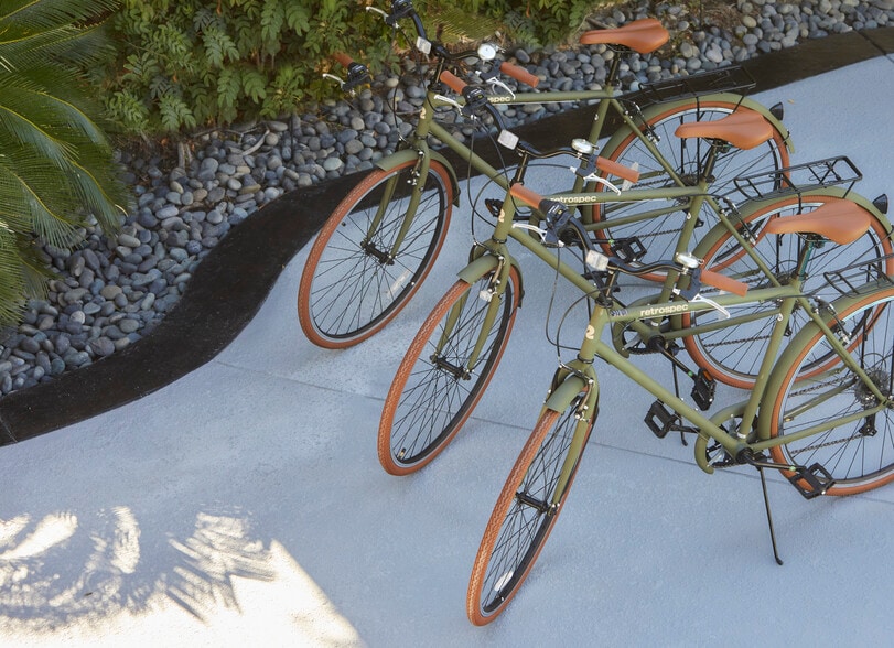 More Photos Of 288 E Camino Monte Vis, Palm Springs Hotel For Sale