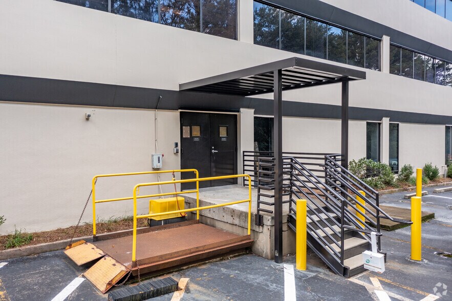 More Photos Of 2751 Buford Hwy NE, Atlanta Office For Lease