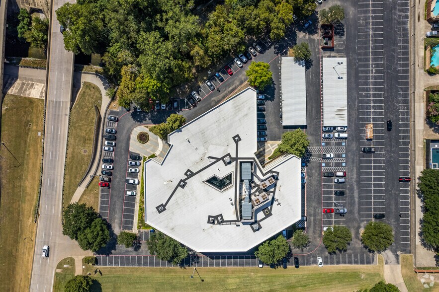 More Photos Of 2929 N Central Expy, Richardson Office For Lease