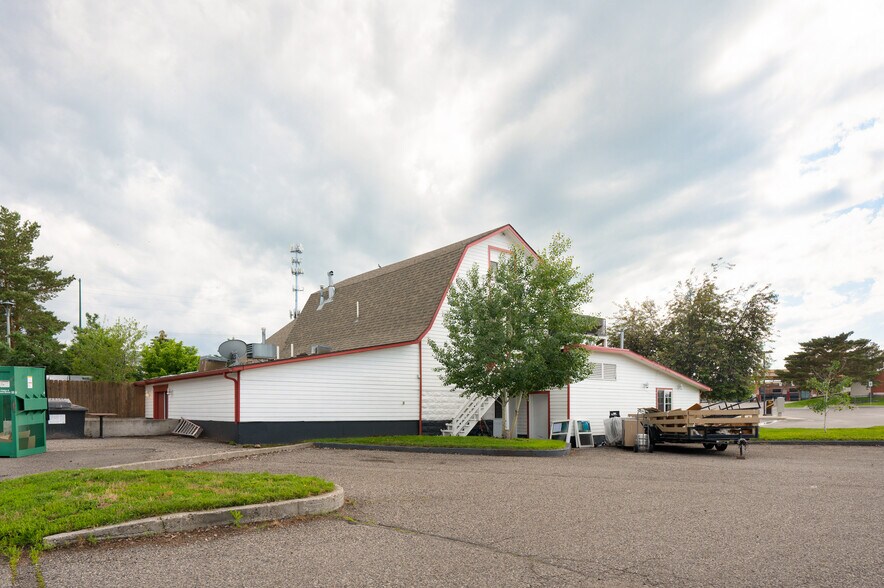 More Photos Of 2711 W College St, Bozeman Restaurant For Sale