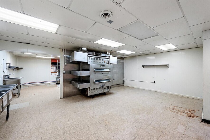 More Photos Of 4084 Huron St, North Branch Restaurant For Sale