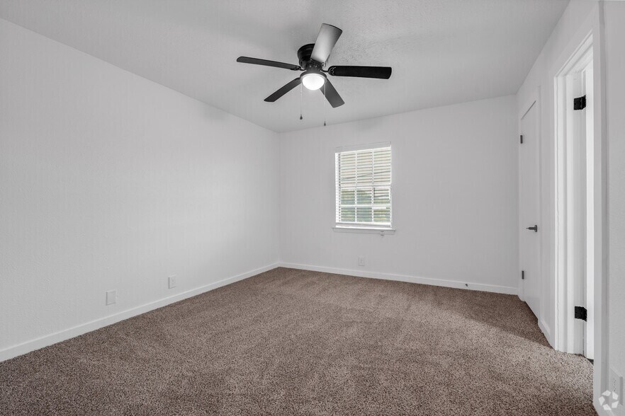 More Photos Of 3706 W 8th St, Dallas Apartments For Sale