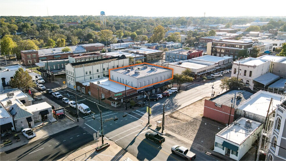 More Photos Of 212-216 E Alamo St, Brenham Storefront Retail Office For Lease