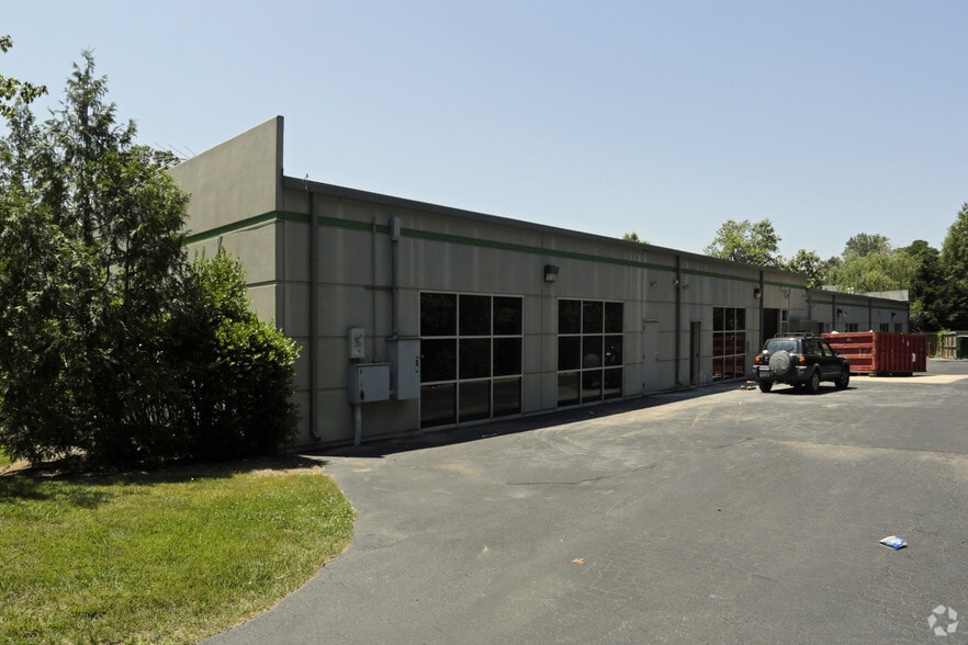 More Photos Of 3500 Gateway Centre Blvd, Morrisville Light Distribution For Lease