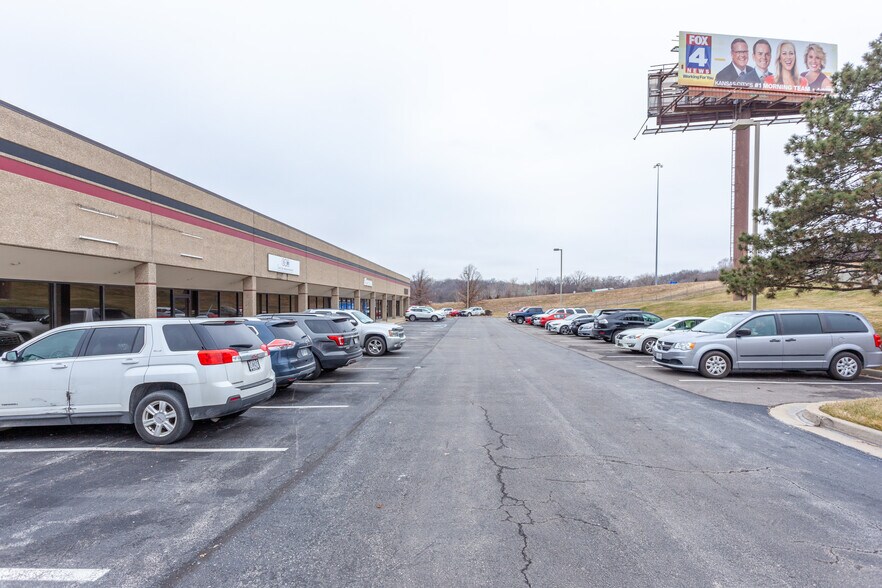 More Photos Of 1300-1322 Adams St, Kansas City Manufacturing For Lease