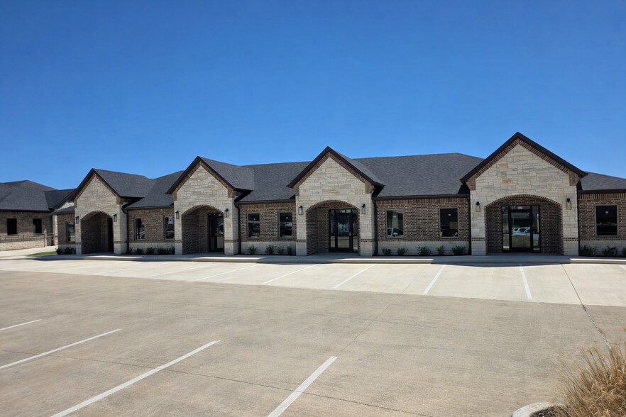 More Photos Of 7308 Canyon Park Dr, Fort Worth Medical For Sale