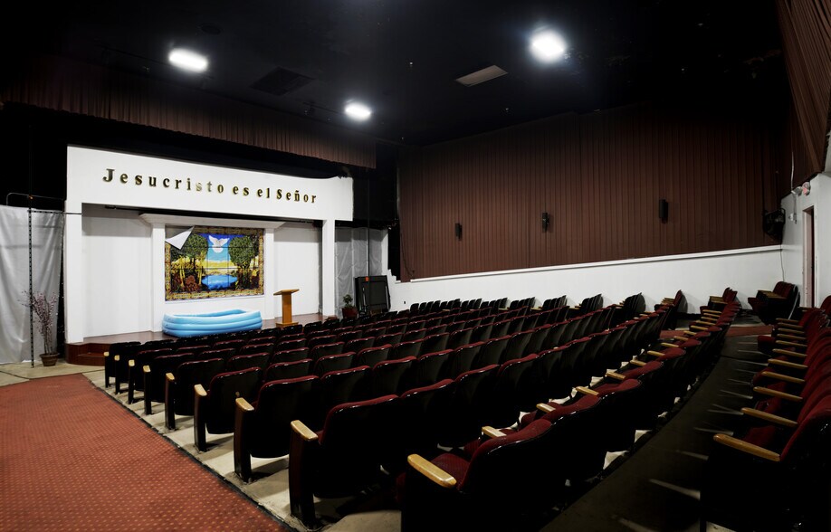 More Photos Of 9110 Van Nuys Blvd, Panorama City Freestanding For Lease