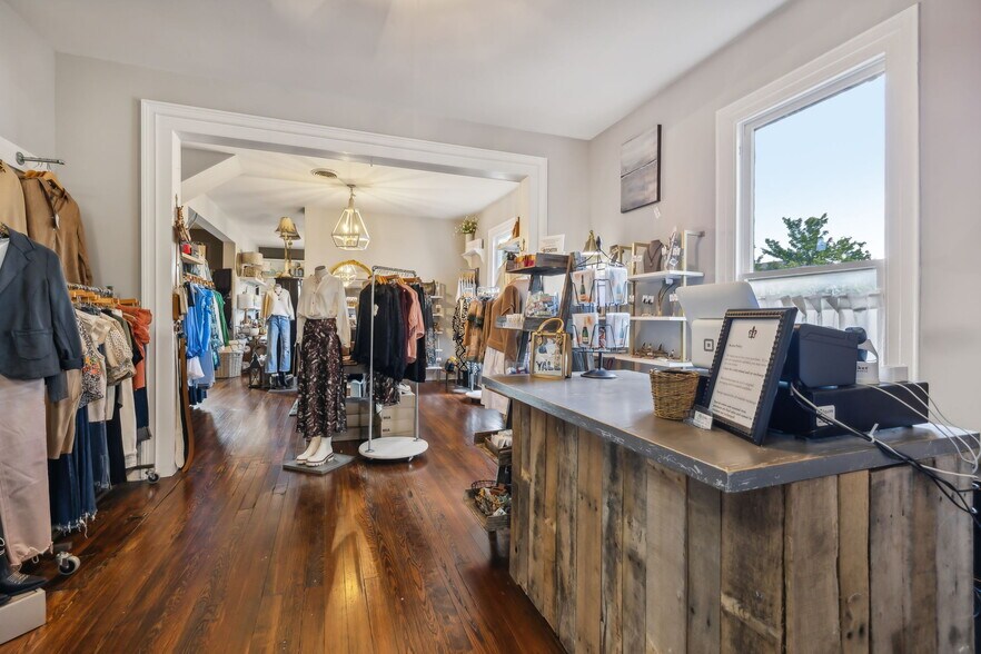 More Photos Of 915 Columbia Ave, Franklin Freestanding For Sale