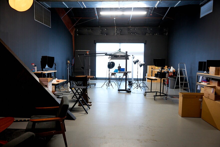 More Photos Of 5226 Elm St, Bellaire Light Distribution For Sale