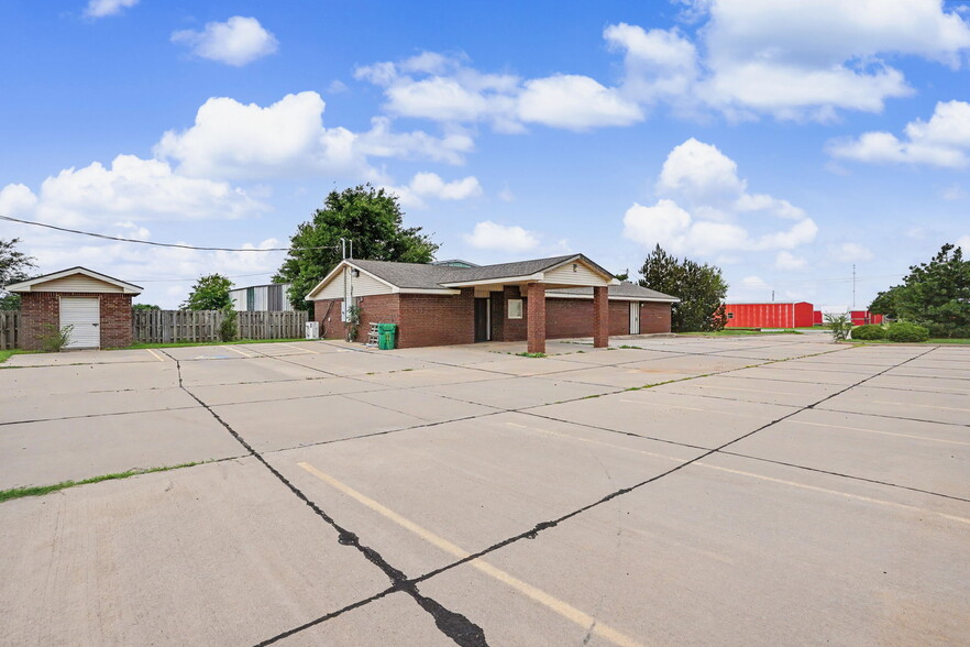 More Photos Of 1220 S Broadway, Hobart Office For Sale