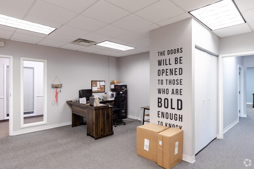 More Photos Of 799 Roosevelt Rd, Glen Ellyn Office For Lease