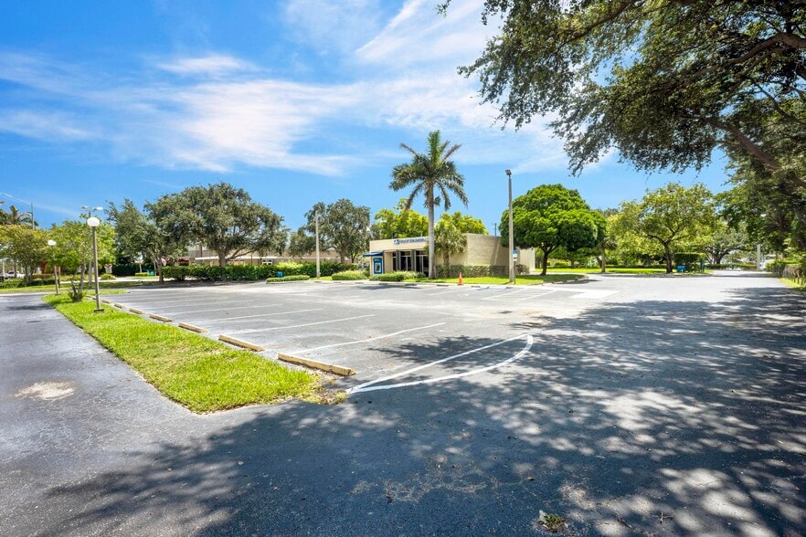 More Photos Of 4820 N Federal Hwy, Lighthouse Point Bank For Sale