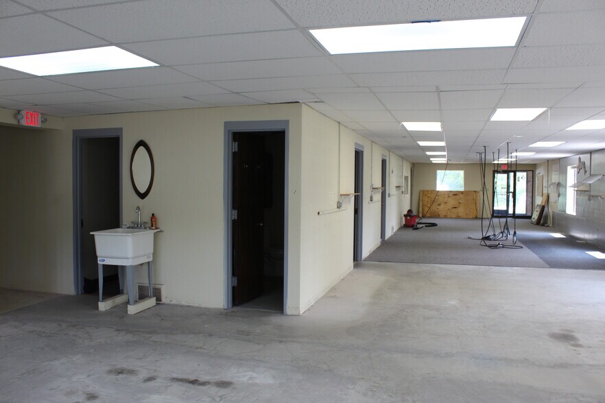 More Photos Of 1971 Seneca Rd, Eagan Light Manufacturing For Lease