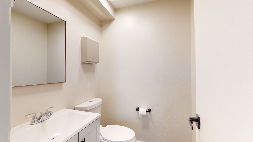 More Photos Of 1300 West St, Redding Office For Lease