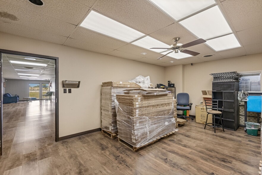 More Photos Of 6580 E Skelly Dr, Tulsa Manufacturing For Sale