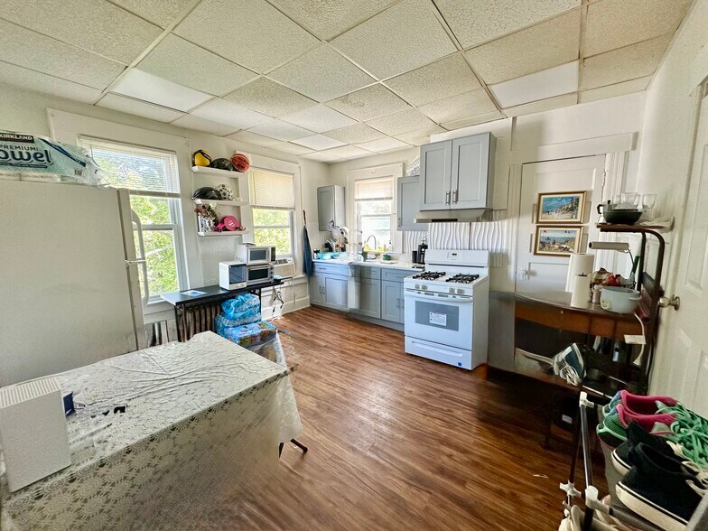 More Photos Of 522 Bloomfield Ave, Verona Storefront Retail Residential For Sale