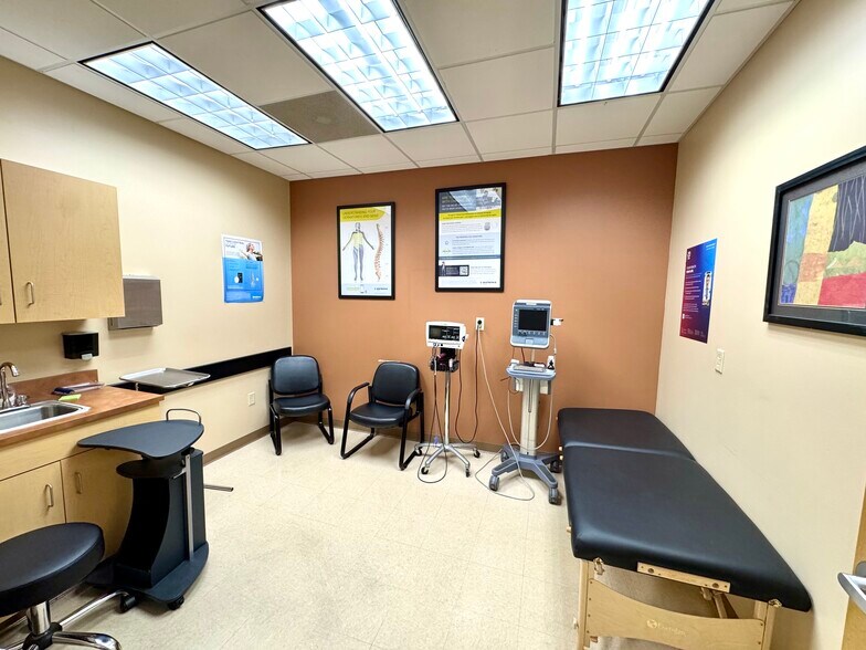 More Photos Of 3 Professional Dr, Alton Office For Lease