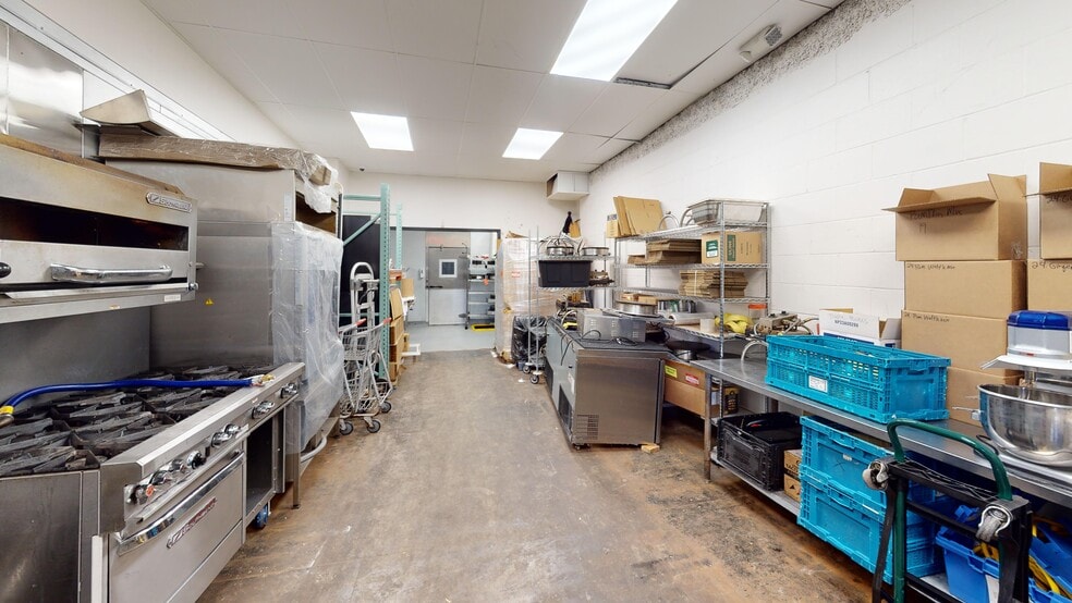 More Photos Of 911 E McMillan St, Cincinnati Storefront For Sale