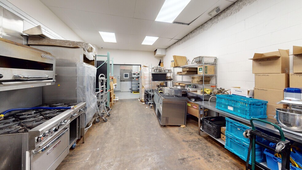 More Photos Of 911 E McMillan St, Cincinnati Storefront For Lease