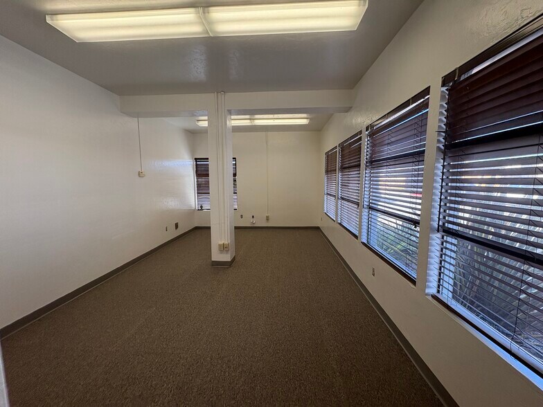 More Photos Of 470 Camino El Estero, Monterey Office For Lease