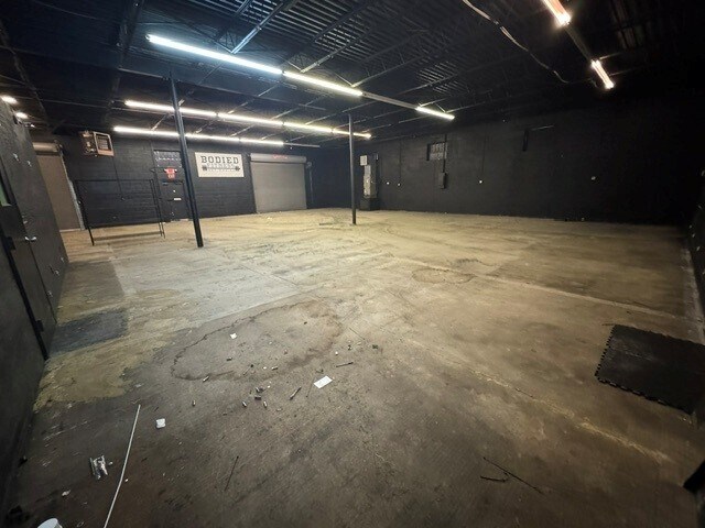 More Photos Of 1870 Midtown Dr, Columbus Flex For Lease