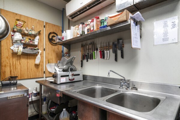 More Photos Of 601 N 1st St, Pulaski Restaurant For Sale