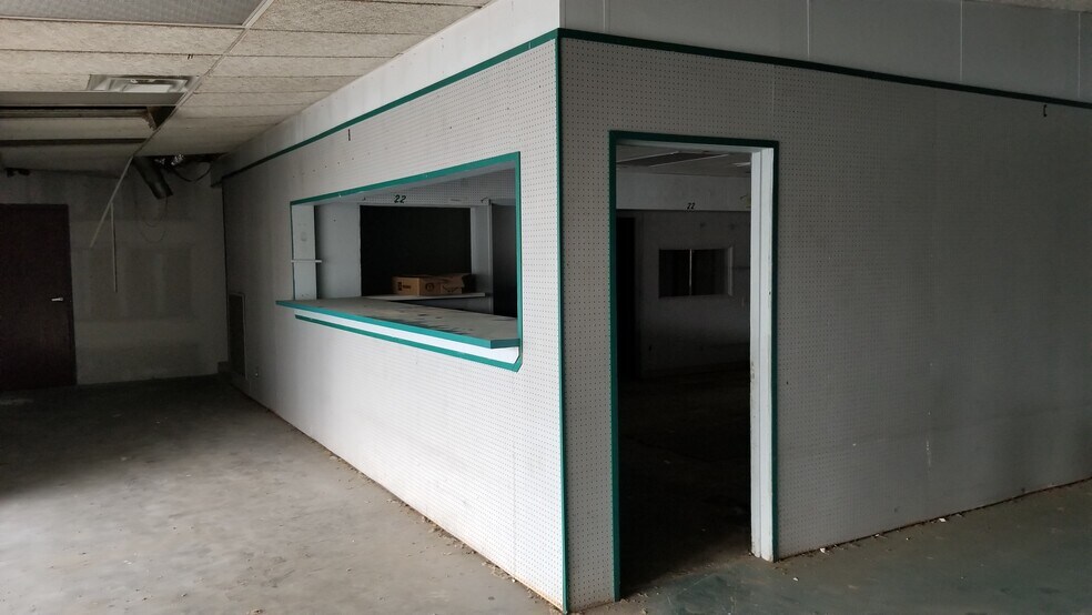More Photos Of 1212 S Highway 81, Duncan Auto Dealership For Lease
