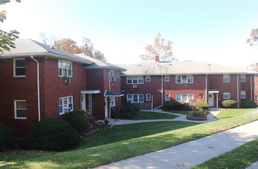 Primary Photo Of 325 Grantwood Blvd, Palisades Park Apartments For Sale