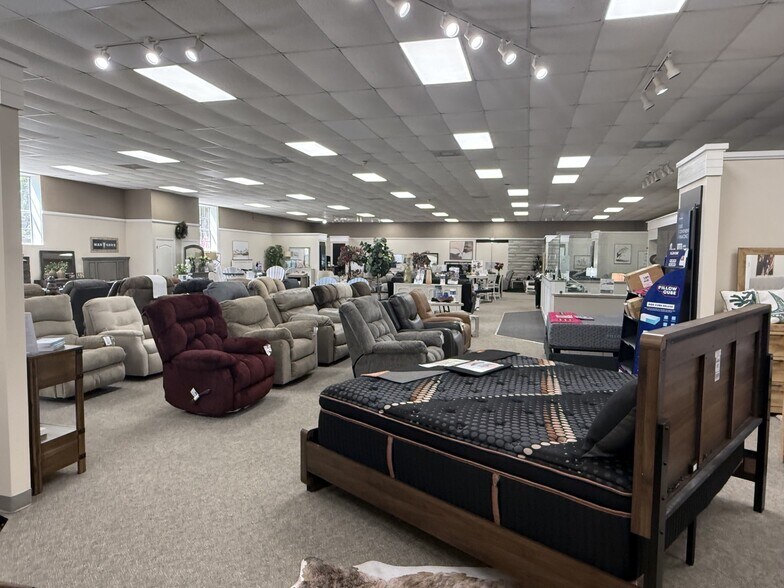 More Photos Of 21 Main St, Titusville General Retail For Sale