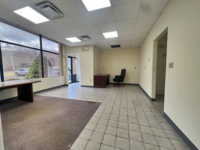 More Photos Of 21 Overlook Dr, Hamden Distribution For Lease