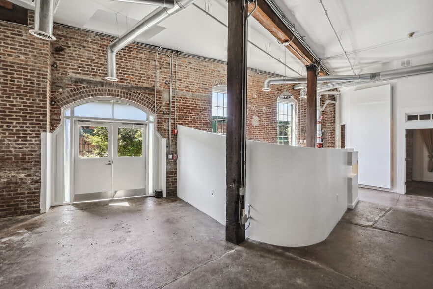 More Photos Of 887 W Marietta St NW, Atlanta Loft Creative Space For Lease