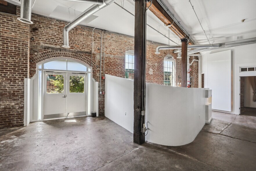 More Photos Of 887 W Marietta St NW, Atlanta Loft Creative Space For Lease